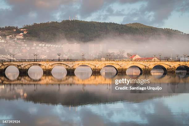 burgo bridge reflection - pontevedraprovinsen bildbanksfoton och bilder