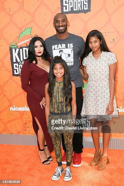 Former NBA player Kobe Bryant and Vanessa Laine Bryant, Gianna Maria-Onore Bryant, and Natalia Diamante Bryant arrives at the Nickelodeon Kids'...