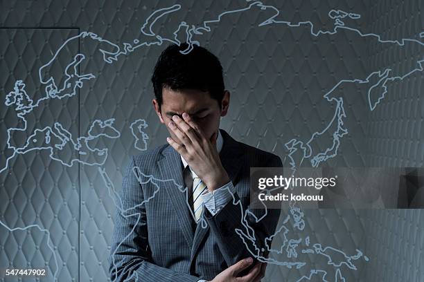 businessmen thinking of ideas to deepen friendly relations of country - sighing stock pictures, royalty-free photos & images