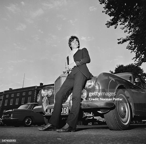 English musician and guitarist with The Rolling Stones, Keith Richards, is released on bail after being tried on drug-related charges, 30th June 1967.