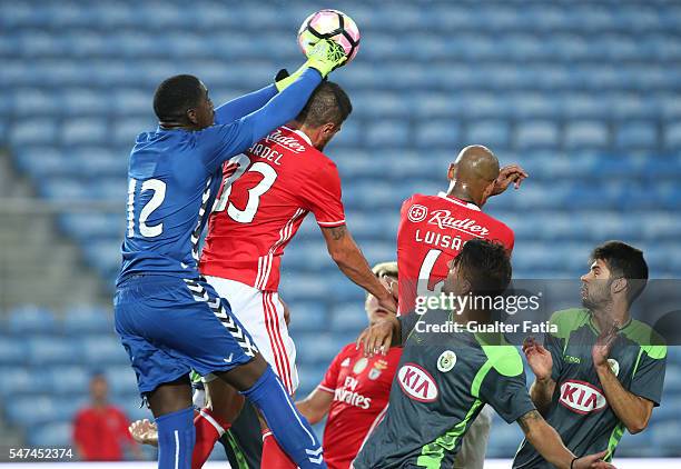 Benfica's defender from Brazil Jardel with Vitoria Setubal's goalkeeper Bruno Varela in action during the Algarve Football Cup Pre Season Friendly...