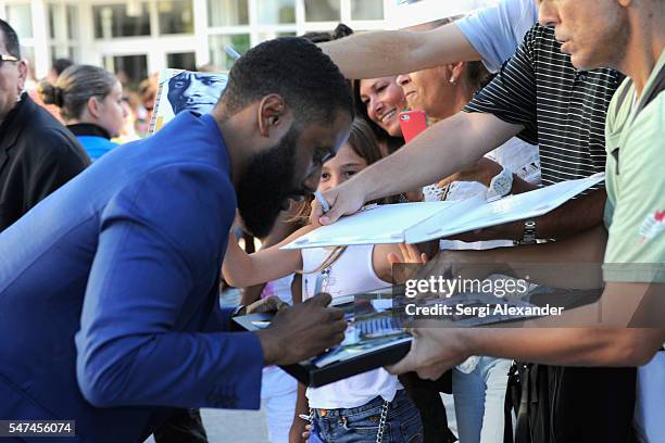 John David Washington attends the HBO Ballers Season 2 Red Carpet Premiere and Reception on July 14, 2016 at New World Symphony in Miami Beach,...