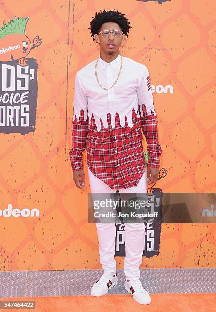Basketball player Cameron Payne arrives at Nickelodeon Kids' Choice Sports Awards 2016 at UCLA's Pauley Pavilion on July 14, 2016 in Westwood,...