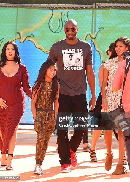 Former NBA player Kobe Bryant, wife Vanessa Bryant, daughter's Gianna Maria Onore Bryant and Natalia Diamante Bryant arrive at Nickelodeon Kids'...