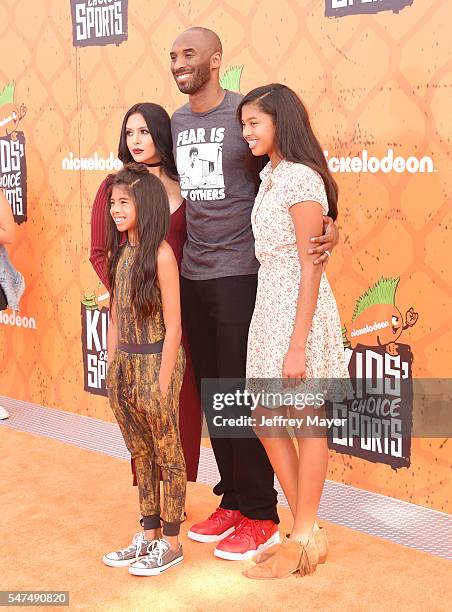 Former NBA player Kobe Bryant, wife Vanessa Bryant, daughter's Gianna Maria Onore Bryant and Natalia Diamante Bryant arrive at Nickelodeon Kids'...