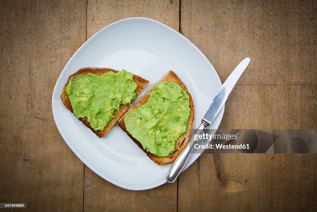 Bread with avocado cream