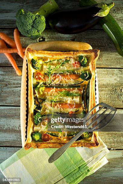 vegetarian quiche with different vegetables - quiche stock pictures, royalty-free photos & images