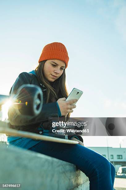 teenage girl with cell phone in skatepark - digital native stock-fotos und bilder