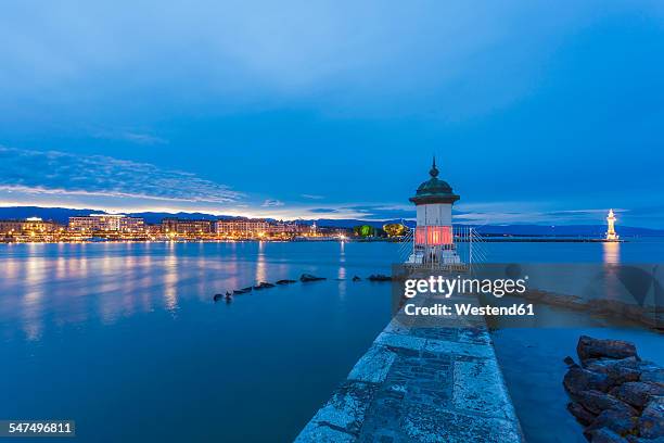 switzerland, geneva, lake geneva with harbor mole in the evening - genf stock-fotos und bilder