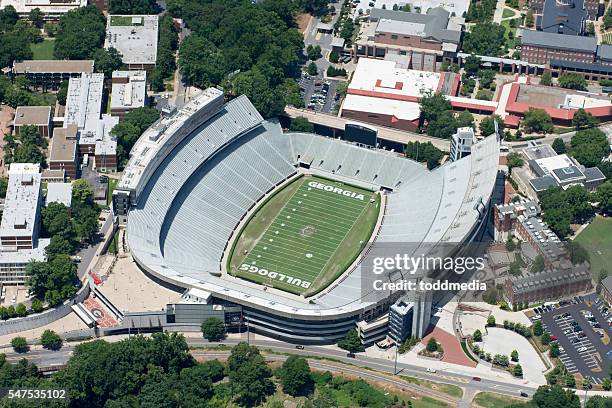 sanford stadium, georgia bulldogs - athens photos et images de collection