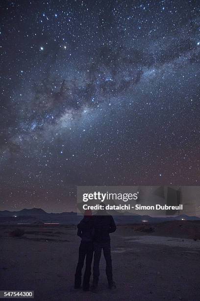 atacama milky way - región de atacama fotografías e imágenes de stock