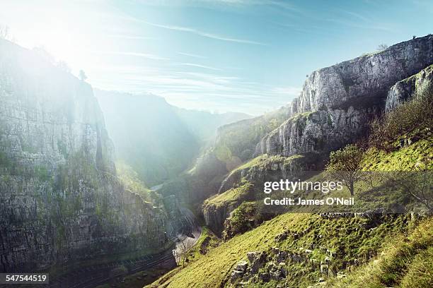 cheddar gorge - valley foto e immagini stock