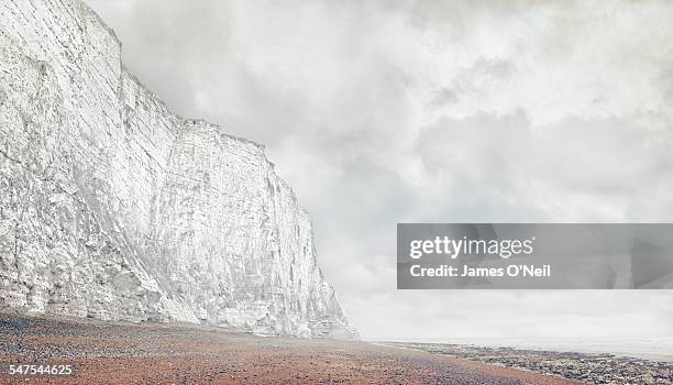 soft clouds above white cliffs - white cliffs of dover stock pictures, royalty-free photos & images