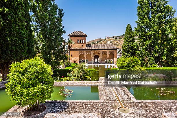 palace partal and garden alhambra - alhambra granada stock-fotos und bilder