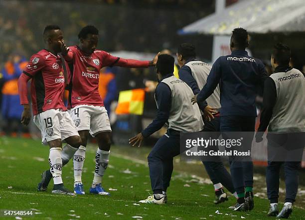Luis Caicedo of Independiente del Valle celebrates with his teammates after scoring the first goal of his team during a second leg match between Boca...