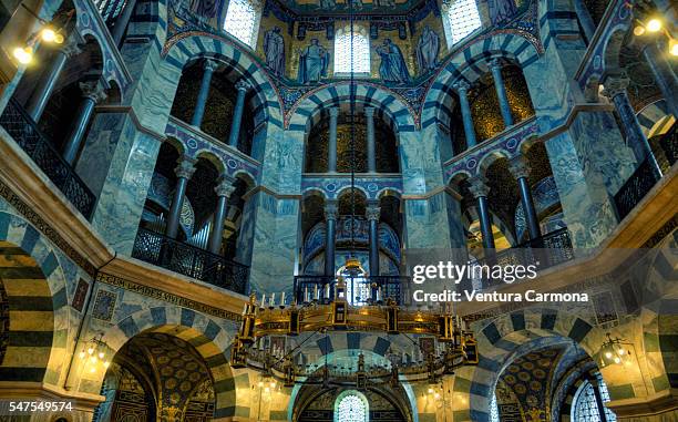 barbarossa chandelier in the aachen cathedral - aachen ストックフォトと画像