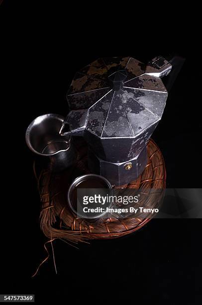 coffee from moka pot - moka pot stockfoto's en -beelden