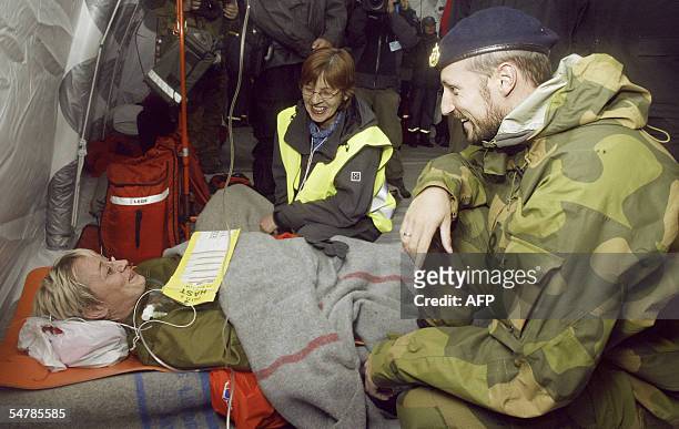 Norwegian Crown Prince Haakon observes Lena Kristiansen on the stretcher, playing one of the many "wounded" as the rescue Excercise "Barents Rescue"...