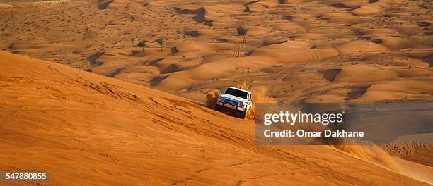 desert bashing - car rally stockfoto's en -beelden