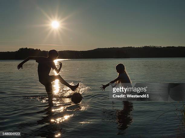 finland, southern savonia, savonlinna, lake saimaa, children splashing in water - southern finland stockfoto's en -beelden
