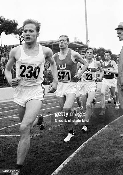 Sports, athletics, German Championships in Athletics 1965 in Duisburg, Wedau Stadium, nowadays MSV Arena, track racing, long distance, men, Guenter...