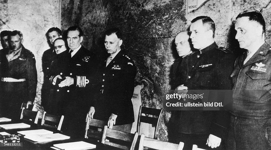 WK II Reims 1945 - Unterzeichnung der Kapitulation - Vertreter der Alliierten