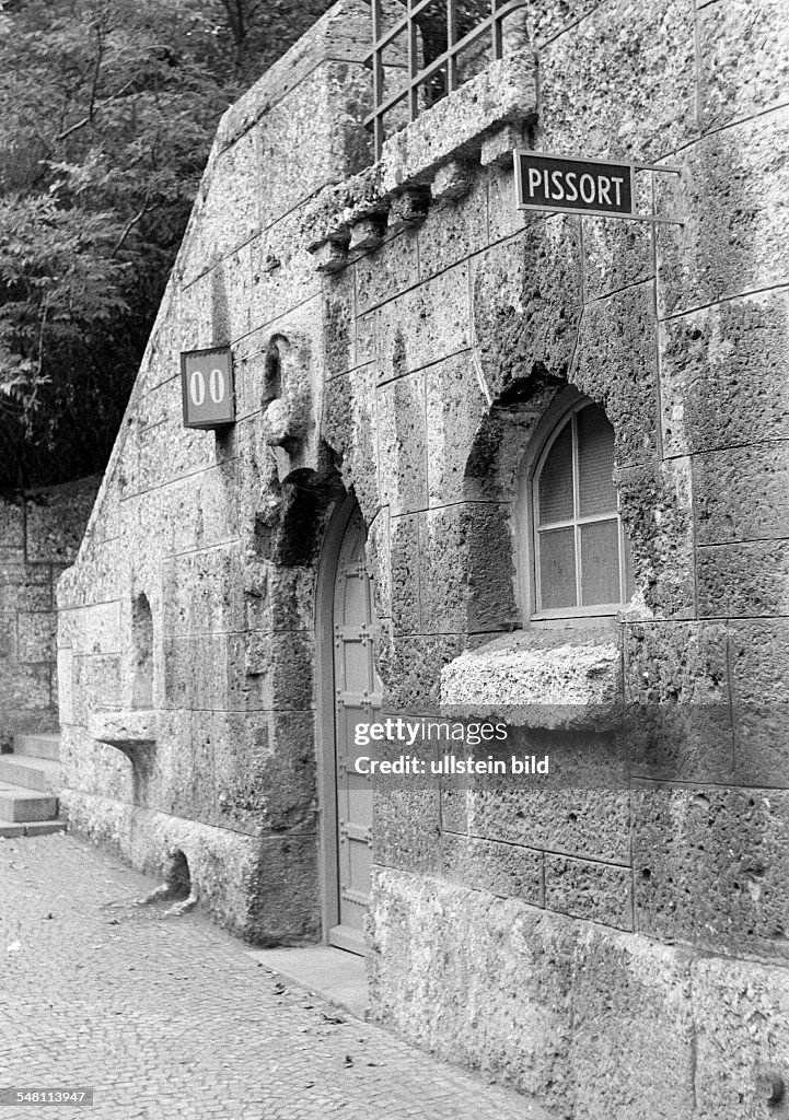 Public toilet, Pissoir, sandstone building, D-Munich, Isar, Upper Bavaria, Bavaria - 30.09.1966