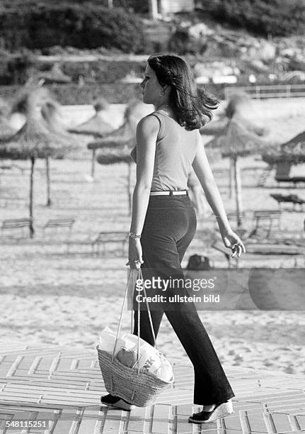 People, young girl on shopping expedition on the beach, shopping bag, teeshirt, trousers, aged 18 to 22 years, Spain, Balearic Islands, Majorca,...