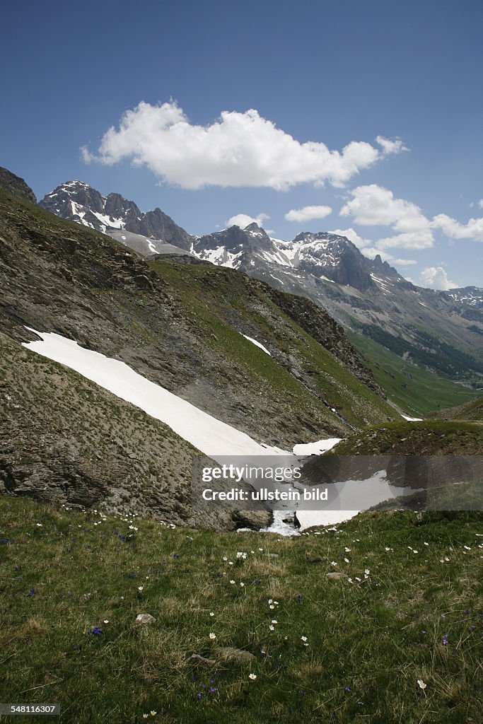 France, Rhone Alpes, Alpine scenery near L'Alpe d'Huez and Col du Galibier