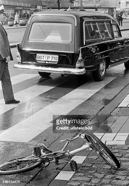 Traffic, deadly road accident, child had been killed, childs bicycle lies near a cebra crossing, policeman, hearse, D-Bottrop, Ruhr area, North...