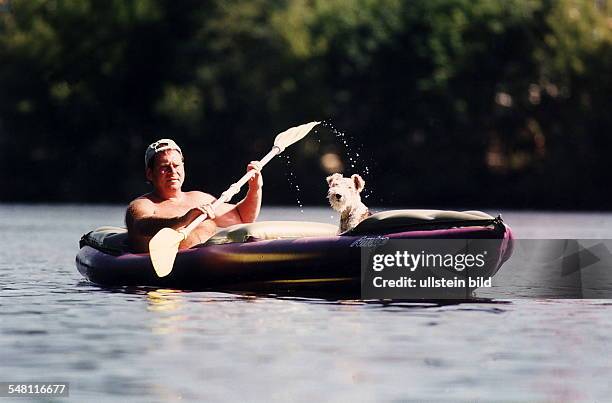 Faltboot - Paddler mit Foxterrier auf dem Griebnitzsee - 26. Juli 1995