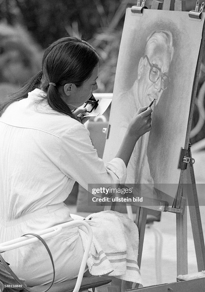 Culture, art, painting, young woman sits in front of an easel and paints a picture, aged 20 to 30 years, Spain, Canary Islands, Canaries, Tenerife, Puerto de la Cruz - 15.04.1981