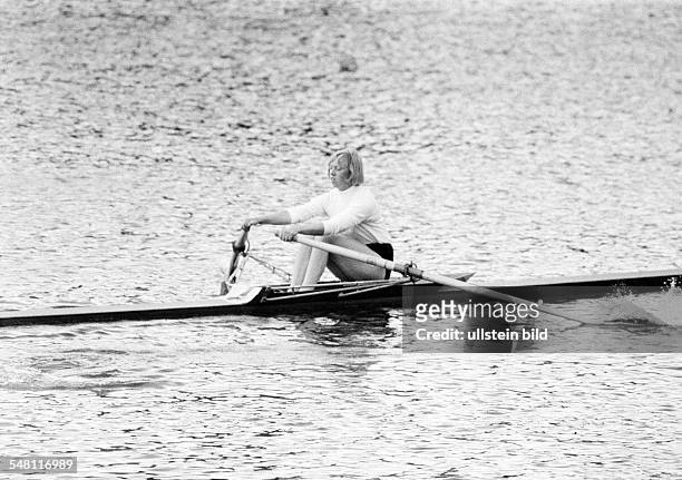 Sports, rowing, International Rowing Regatta 1966 in Duisburg, rowboat, single scull, woman, D-Duisburg, D-Duisburg-Wedau, Rhine, Ruhr area, North...