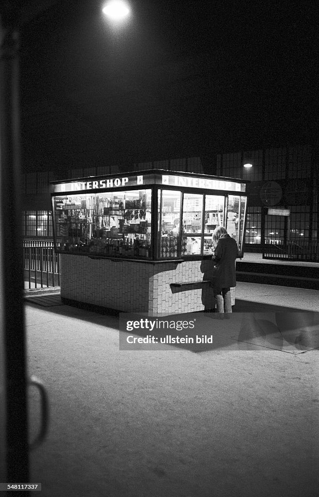 German Democratic Republic (GDR), East Berlin: Intershop kiosk on Friedrichstrasse station, only for West Germans and west Berliners, January 7, 1969 <english>