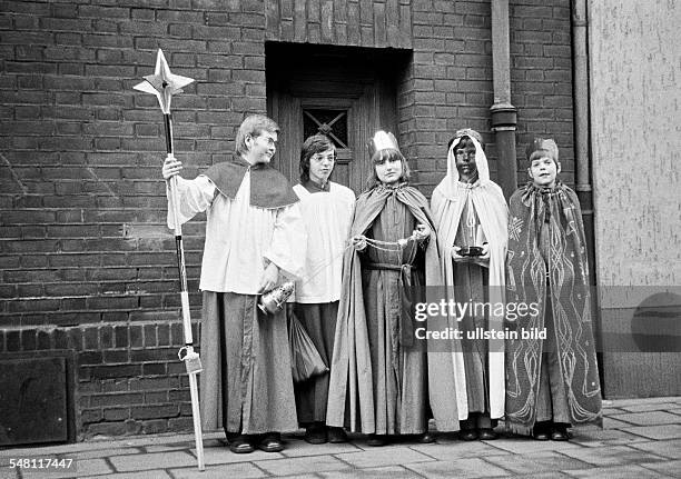 Religion, Christianity, Star Boys Singing Procession, Star boys in the costumes of Caspar, Melchior and Balthasar pose in front of a civil house,...