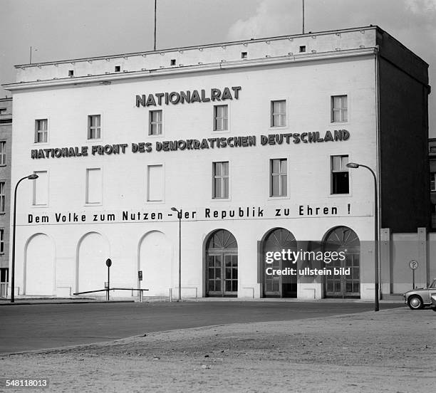 Sitz der Nationalen Front der DDR und des Nationalrats in einem Hintergebäude sowie der Mitte der 30er Jahre errichteten Seitengebäude des ehem....