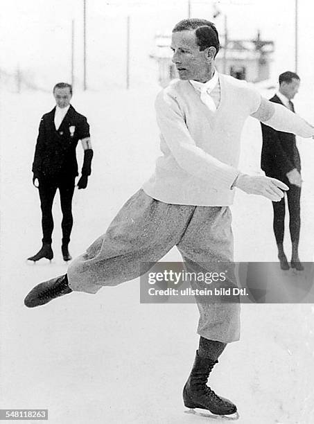 Eiskunstlauf Herren: - Olympiasieger Gillis Grafström bei einer Übung - Februar 1928