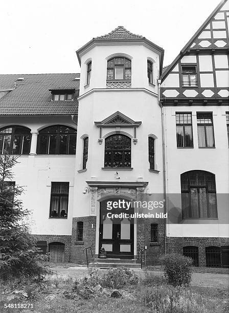 Lehnitz Förderschule für geistig behinderte Kinder, das Gebäude war von 1899 Jüdisches Erholungsheim - 1996