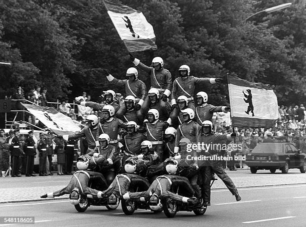 Pyramid Mot Mit 21 Motorbike Pyramid Stock Photos, High-Res Pictures, and Images ...