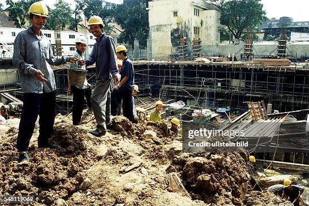 Bauarbeiter auf einer Baustelle in Ho-Chi-Minh-Stadt, Neubau eines Bürogebäudes - 1996