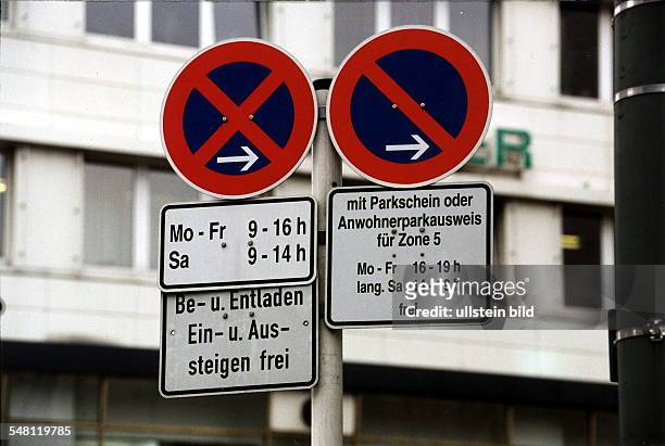 Parkverbotsschilder mit Ausnahmeregelungen - Oktober 1997