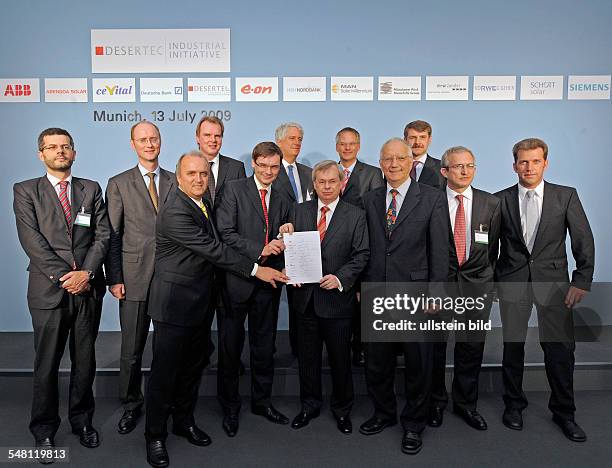 Germany Bavaria Munich - founding of DESERTEC , from left: Santiago Seage, Abengoa Solar, Frank-Detlef Drake, RWE, Udo Ungeheuer, SCHOTT AG, Wolfgang...