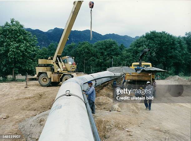 Bau einer Erdgas - Pipeline von Myanmar nach Thailand durch Mannesmann und den thailändischen Konzern Tipco - Juni 1998 bei Kanchanaburi, Thailand