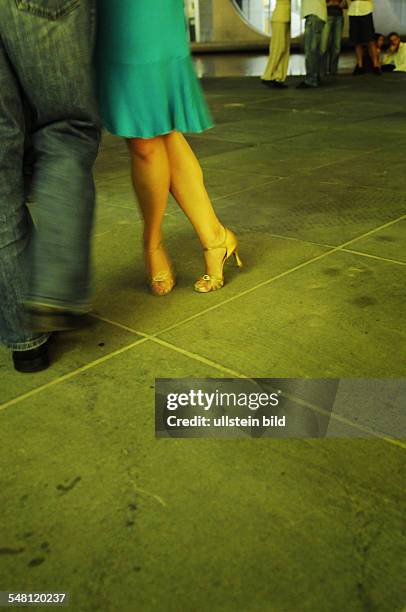 Federal Republic of Germany Berlin Mitte - tango dancer at "Hit and Run - Tango, a tango flashmob event, initialising by the tango teacher Thomas...