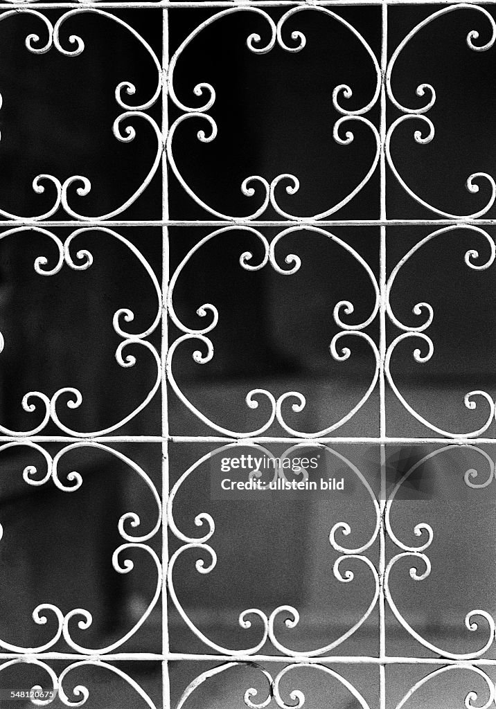 Symbolic, gate, lattice gate, ornaments, wrought-iron - 31.01.1978