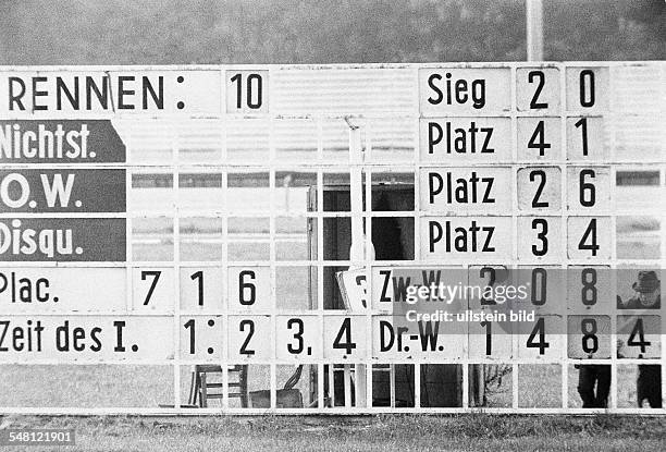 Sports, equestrianism, racecourse Dinslaken, trotting race 1973, horse-racing bet, scoreboard shows the results and the betting odds, D-Dinslaken,...