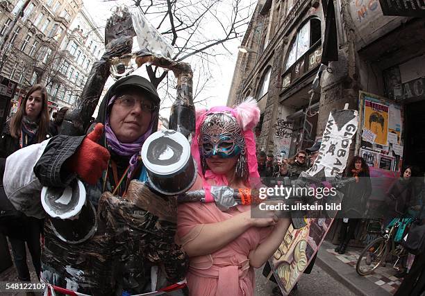 Germany Berlin Mitte - protest of artists against the execution sales of the cultural centre Kunsthaus Tacheles at Oranienburger Strasse -