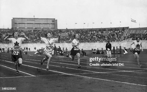 Netherlands Amsterdam : 1928 Summer Olympics 100m women's final: Elizabeth Robinson finishing first ahead of Fanny Rosenfeld and Ethel Smith ; German...