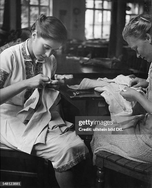 Germany : Students of the School of Arts and Crafts in Stuttgart working in a sewing school run by Nazi Germany's women's association - August 1940 -...