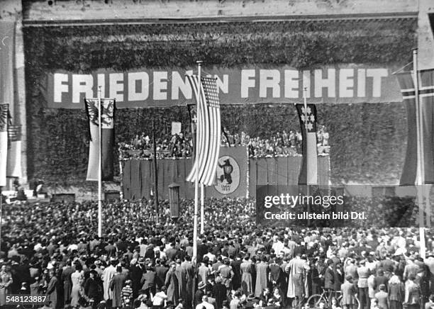 Federal Republic of Germany Berlin Tiergarten The demonstration 'Frieden in Freiheit' on the May Day in front of the Krolloper on the Platz der...